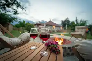 Kamkat Otel, Гейнюк