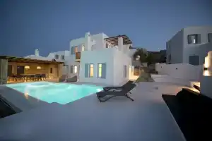 Villa Pearl, Орнос