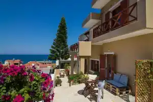 Avra Apartments, Каливес