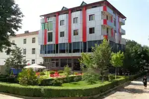 Piazza Hotel, Пешкопия