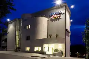 Hotel «Eden», Подстрана