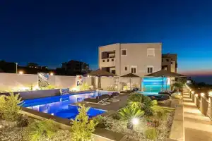 Апарт-Отель Talos Luxury Suites, Кунупидиана