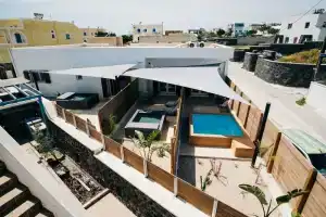Mesanto Luxury Suites, Мегалохори