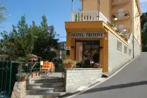 Hotel «Tritone», Лайгуэлья