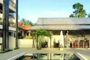 Ampha Place Hotel, Мэнам