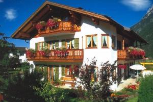 Haus Brunnsteinblick, Миттенвальд