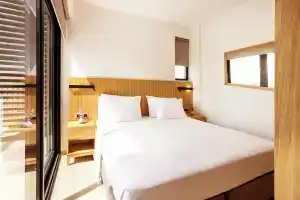 DAYS City Suites Athens, Пирей