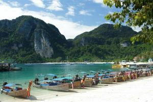 Phuttachot Resort Phi Phi, Пхи Пхи