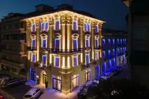 VI Suites, Виареджио