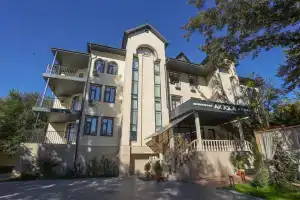 West Inn Akjola Hotel, Бишкек