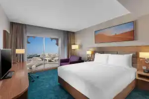 Отель «DoubleTree by Hilton Dubai Al Jadaf», Дубай