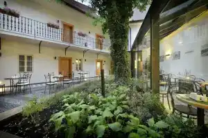 Hotel «At the White Lily», Прага