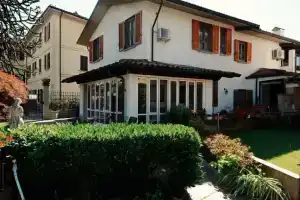 Villa Marisa bed breakfast and books, Павия