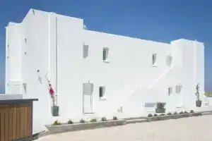 Valery Suites, Фира