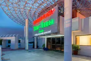 Отель «Howard Plaza The Fern,», Агра