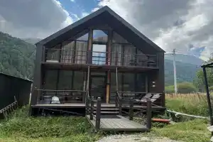 Домик у реки, Тегенекли
