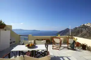 Cori Rigas Suites, Фира
