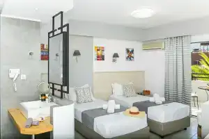 Icandy Apartments, Малия