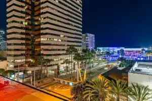 Hotel Mai Downtown Long Beach, Лонг-Бич