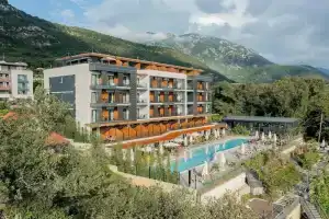 Montenegro Lodge, Котор