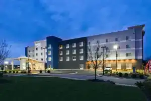Fairfield Inn & Suites by Marriott Charlotte University Research Park, Шарлотт