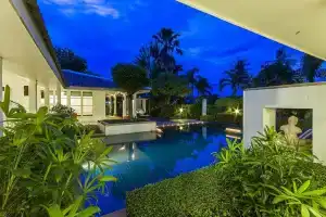 Baan Arun, Чавенг