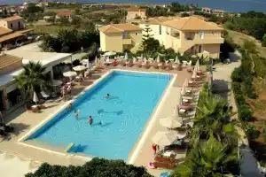Astra Village Hotel Suites, Свороната