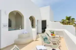A&g Suites, Фиростефани
