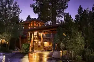 Gravity Haus Truckee-Tahoe, Траки