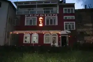 Али'с Пансион, Эгирдир