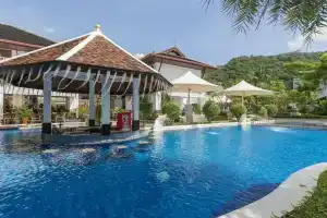 Access Resort & Villas, Карон