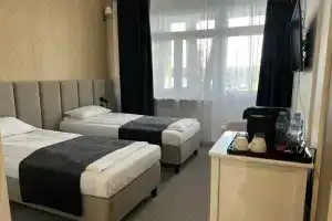 Officer's Yacht Club Resort & Spa, Августув