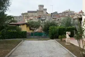 Monica's Villa, Фьяно-Романо
