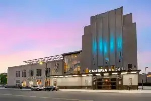 Cambria Hotel Detroit Downtown, Виндзор