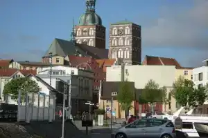 Pension Zur Fährbrücke, Штральзунд