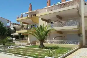 Stayinn Sunrise Apartments, Керамоти