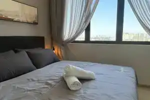 Cozy 2br Sky Pool & Panoramic Views 1-6 Guests, Байян Лепас