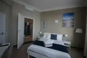 Luna Rooms, Савона