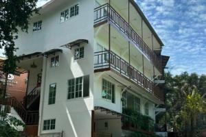 Dee Dee Beach House, Пхи Пхи
