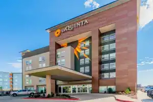 La Quinta Inn & Suites by Wyndham Oklahoma City Airport, Оклахома-Сити