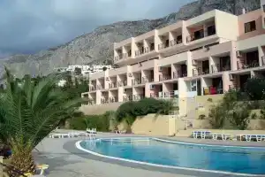 Hotel Plaza, Миртеа