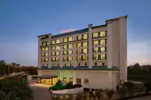 Ramada by Wyndham New Delhi Pitampura, Дели