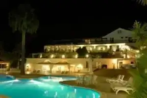 Hotel Villa Michelangelo, Николози