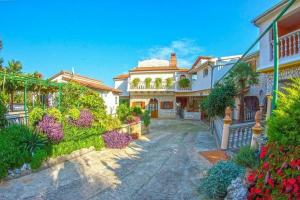 Olive Apartments, Медулин