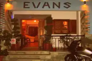 Evans Studio, Скиатос
