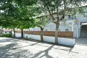 Imeres Studios & Apartments, Полихроно