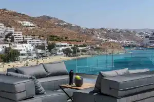 Obsession Mykonos, Турлос
