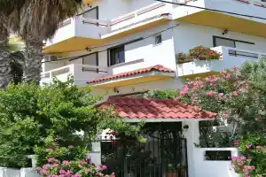 Stergia Apartments, Кардамена