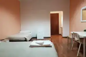 Hotel Piramide, Реджо-Эмилия