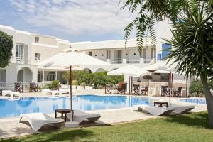 Polos Hotel, Парикия